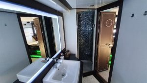 Galeon700Skydeckintfotos14 800x450 800x450